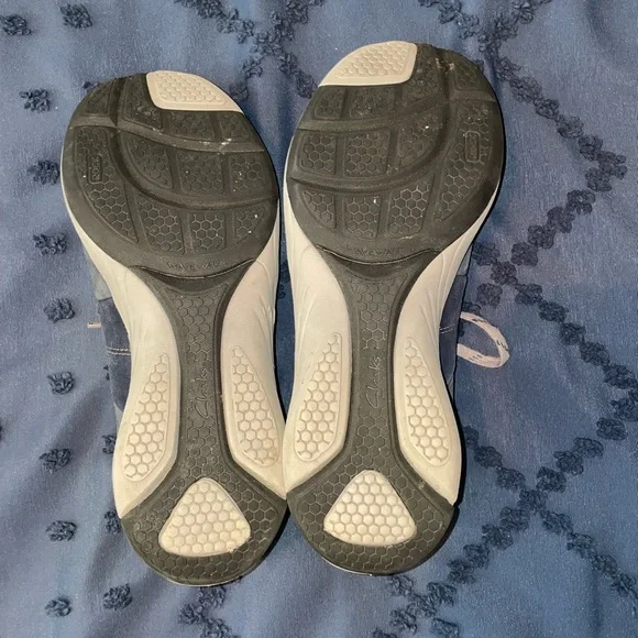 Clarks Wavewalk Navy Blue Shoes in near perfect condition. Size 8.5 - Picture 6 of 8